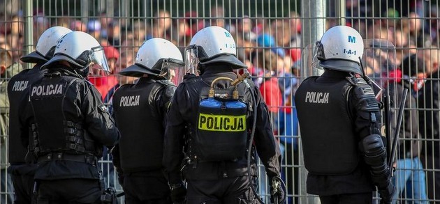 Starcia kibiców z policją przed meczem rezerw Jagiellonii i Widzewa. Są zatrzymania