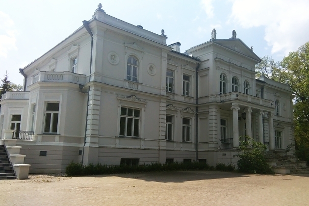Dom jednorodzinny w Pałacu Lubomirskich. Kanclerz WSAP mówi, że nic o tym nie wie