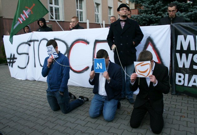 Kilkuosobowy protest Młodzieży Wszechpolskiej przeciwko CETA. Rolników nie było