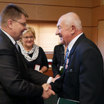 Seniorzy świętowali. Marszałek przekazał Honorową Odznakę Województwa Podlaskiego
