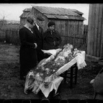 Te zdjęcia nie były dotąd publikowane. Fotografia pogrzebowa w Arsenale