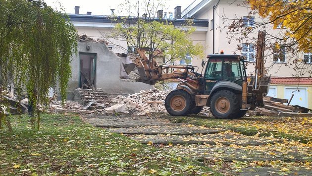 Był domek, ma być pawilon. Tylko nie wiadomo kiedy