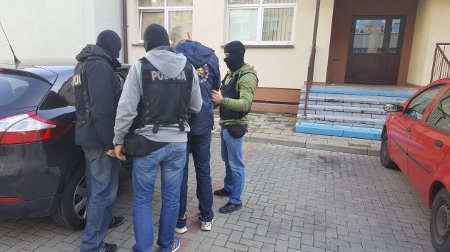 Ukarano policjantów, którym uciekł mężczyzna podejrzany o kradzieże z włamaniem