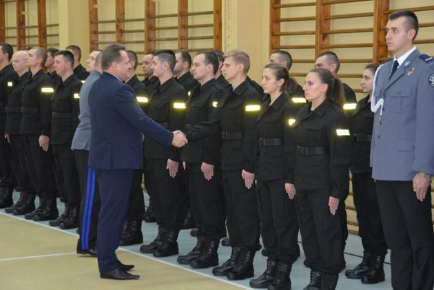 Podlaska policja ma nowych funkcjonariuszy. Ślubowało 27 osób [WIDEO]