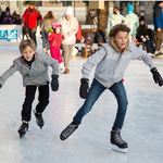 Turniej hokeja i przedstawienie "Królowa Śniegu on Ice"