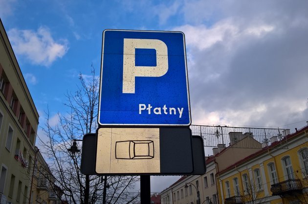 Tańszego parkowania na razie nie będzie. Powód formalny, nie polityczny