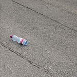Dziewczynka trafiła do szpitala po wypiciu napoju z plastikowej butelki