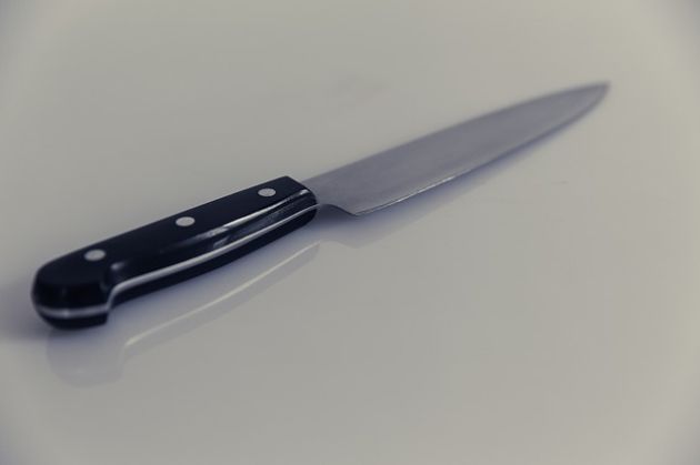 Szarpanina i ciosy nożem na Leśnej Dolinie. 23-latka chciała zabić koleżankę