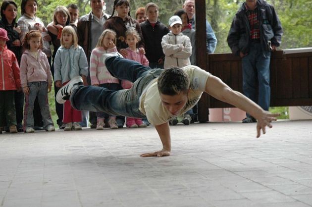 Stypendia marszałka dla uzdolnionych uczniów. 70 osób będzie otrzymywało co miesiąc 250 zł