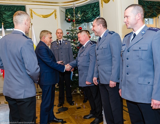 Policjanci nagrodzeni za wzorową służbę prewencyjną