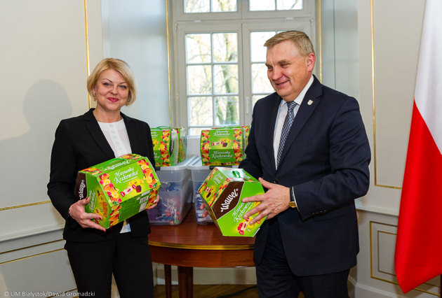 Polskie dzieci na Białorusi dostaną słodycze. Prezydent przekazał 100 kg
