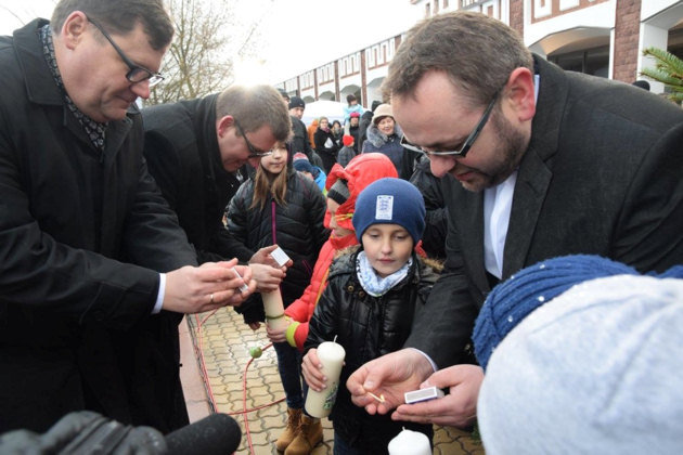 25 tys. wigilijnych świec. Dochód z nich wspomoże potrzebujące dzieci