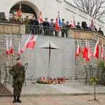 Pomnik Lecha Kaczyńskiego niedaleko pomnika smoleńskiego? Tego chcą radni PiS