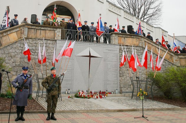 Pomnik Lecha Kaczyńskiego niedaleko pomnika smoleńskiego? Tego chcą radni PiS