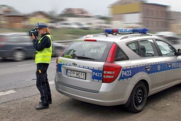 21-latek w bmw. Pędził 121 km/h, a do tego przejeżdżał po podwójnej ciągłej