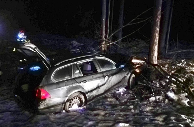 Ruda Rzeczka. Czołowe zderzenie opla i bmw, 4 osoby ranne