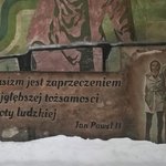 Mural przy Piłsudskiego jak nowy. Znów propaguje tolerancję