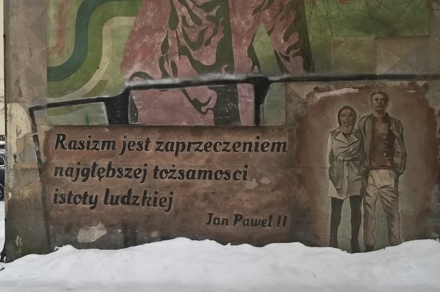 Mural przy Piłsudskiego jak nowy. Znów propaguje tolerancję