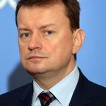 Minister Błaszczak podpisał rozporządzenie. Pracownicy służb zarobią więcej [WIDEO]