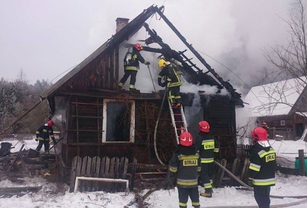 Pożar drewnianego domu. Strażacy znaleźli zwęglone ciało kobiety