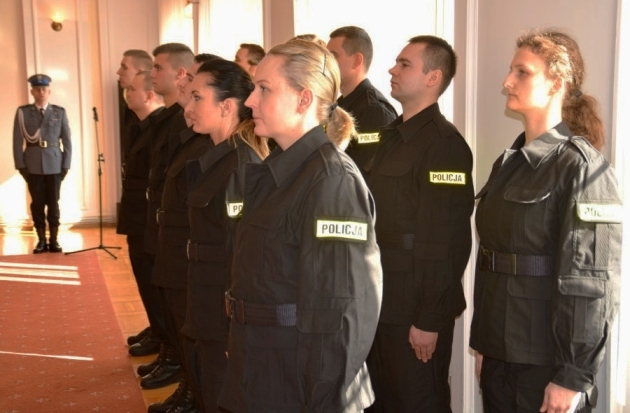 W Białymstoku ślubowało 12 nowych policjantów