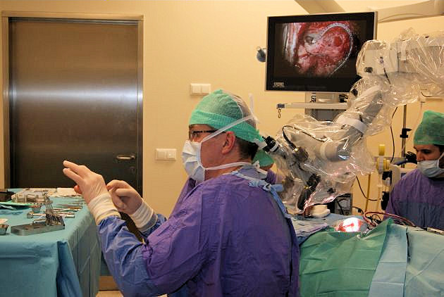 W USK odbyła się operacja wszczepiania implantu ślimakowego najnowszej generacji