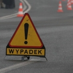 60-latka, kierując mazdą, spowodowała wypadek. W szpitalu 4 osoby, w tym 5-latek