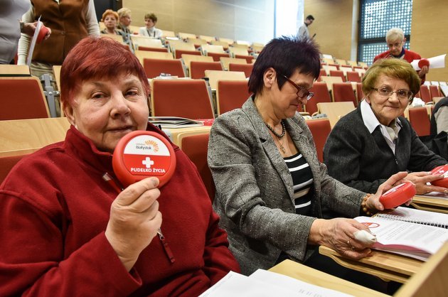 Dostępne będą kolejne "Pudełka życia". Do seniorów powinny trafić w ciągu miesiąca