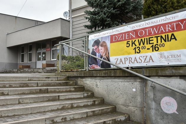 Szkoły zapraszają w swoje mury potencjalnych kandydatów. Codziennie można odwiedzić inną