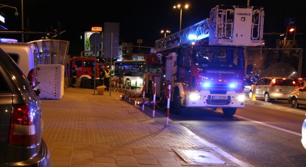 Próba samobójcza w centrum miasta. Policja prowadzi negocjacje 