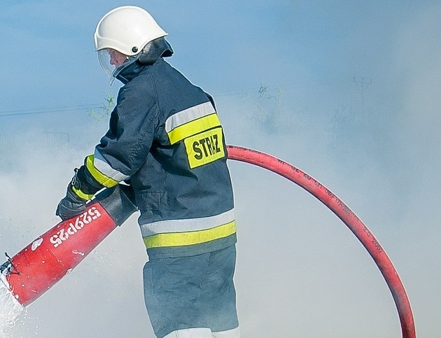 Pożar w domu niedaleko Michałowa. Wybuchła butla z gazem