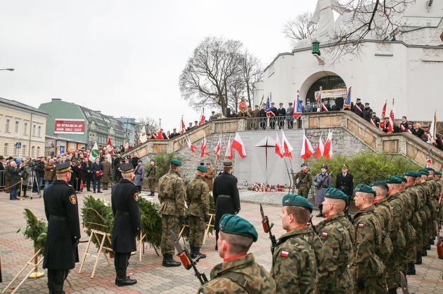 7. rocznica katastrofy smoleńskiej. Główna część obchodów w poniedziałkowy wieczór