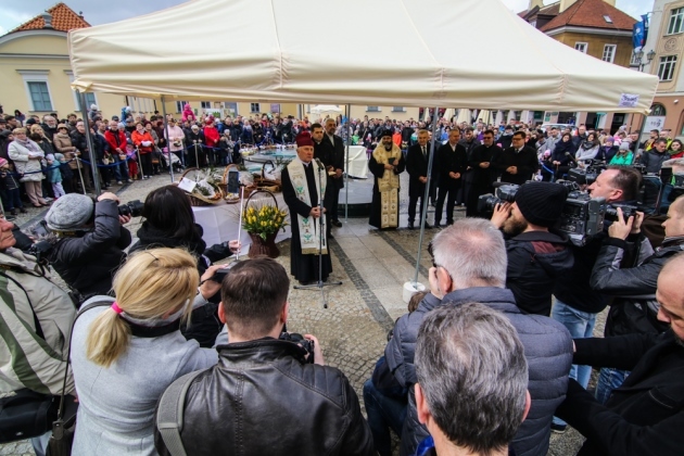 Ekumeniczne święcenie pokarmów przed Ratuszem i na stadionie [ZDJĘCIA]