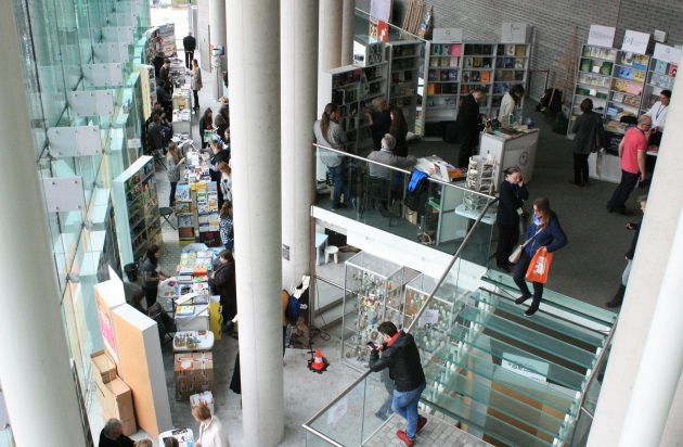 Tłumy osób na Targach Książki. Przed nami weekend z literaturą