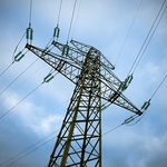 Silny wiatr w regionie. Uszkodzone są linie energetyczne