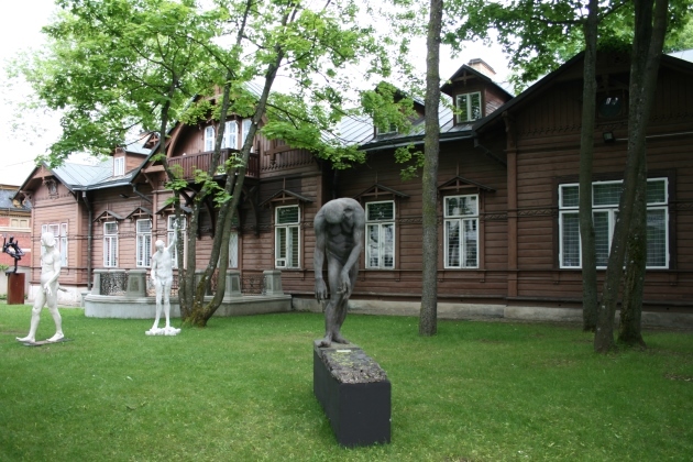 Nowe rzeźby trafiły do białostockiego muzeum