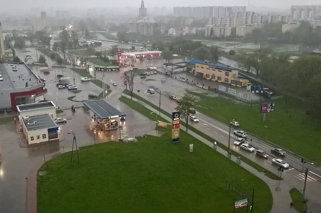 Po burzy nie zawsze wychodzi słońce. Gdzie leży wina za paraliż miasta?