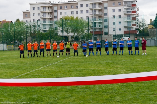 Już można korzystać z nowego boiska trawiastego do gry w piłkę nożną