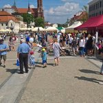 Rynek opanowany przez akademików. Można było zrobić manicure albo nauczyć się RKO