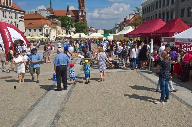 Rynek opanowany przez akademików. Można było zrobić manicure albo nauczyć się RKO