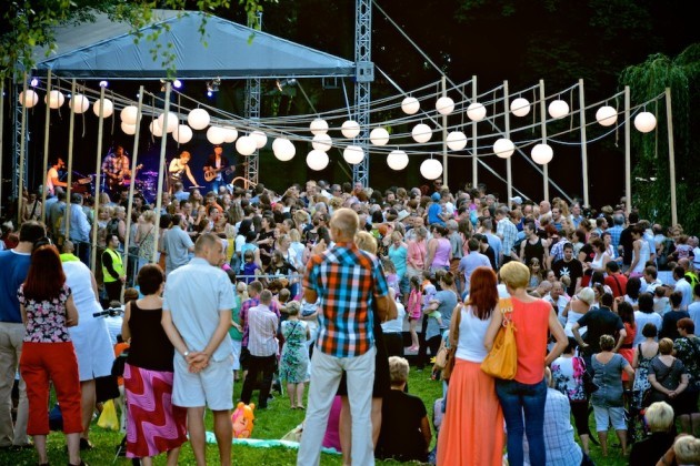 Na placu przed Teatrem będzie się działo: Kilometry dobra, zabawy i potańcówka