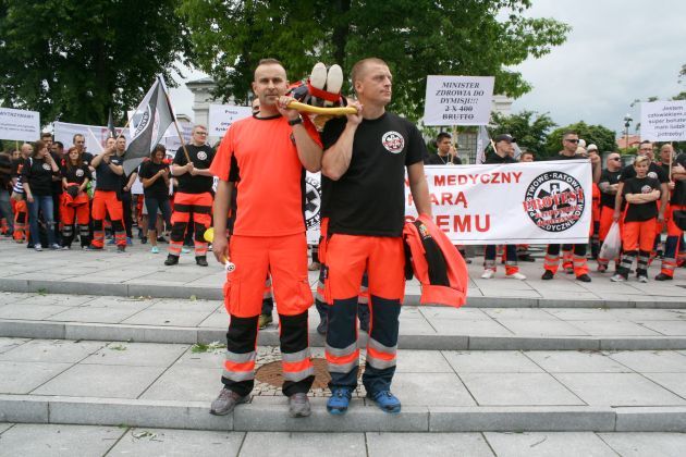 Protest ratowników medycznych. Chcą m.in. zarabiać tyle samo co pielęgniarki