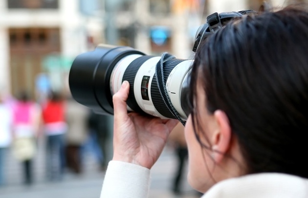 Warsztaty fotograficzne. Uczestnicy poznają drewniany Białystok