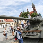 Podlaski Piknik Militarny. Pokazy sprzętu, rekonstrukcje i jarmark [WIDEO]