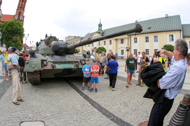 Czołg i armaty na Rynku Kościuszki. Ruszył Piknik Militarny [ZDJĘCIA]