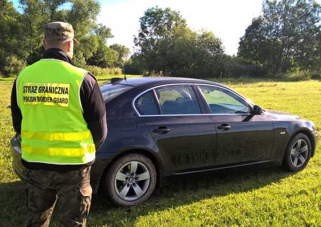 Tak uciekał, że wpadł w bagno. Mógł stracić życie