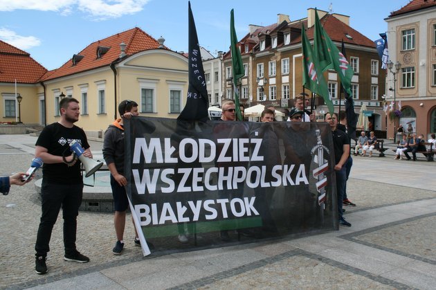 Manifestacja Młodzieży Wszechpolskiej w centrum Białegostoku