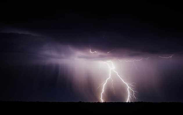 Meteorolodzy ostrzegają przed burzami. Mogą być z gradem