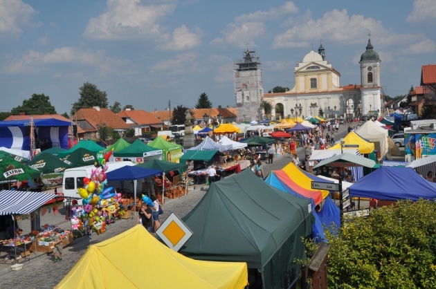 Biesiada Miodowa w Tykocinie. Tradycyjne produkty i występy zespołów