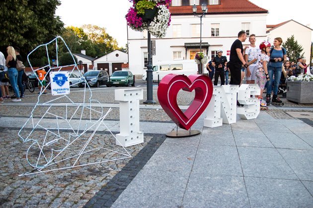 6. Nightskating Białystok zgromadził ponad 250 osób. I to mimo niezachęcającej pogody